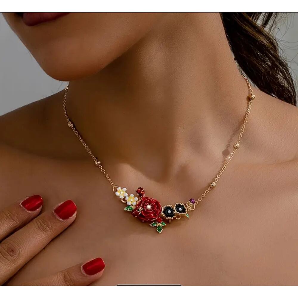 Cluster of Enamel Painted Flowers on Bar Necklace Gold Dotted‎ Chain Collar NWT